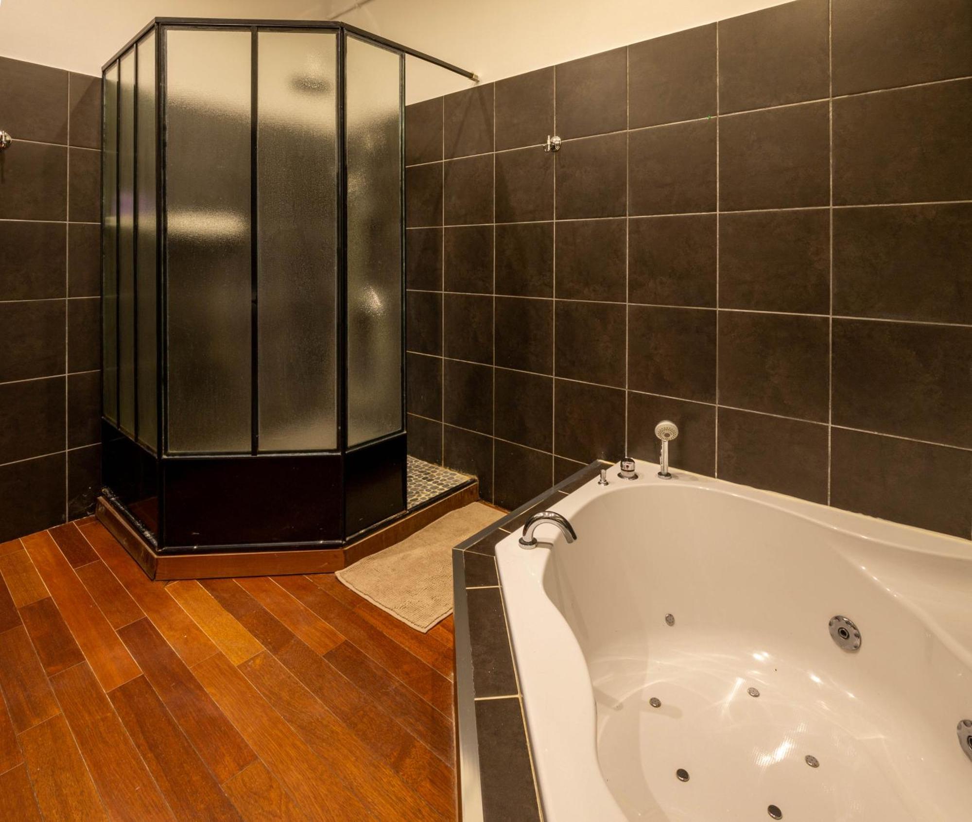 Loft Eiffel Unique Et Atypique, Au Coeur De Béziers